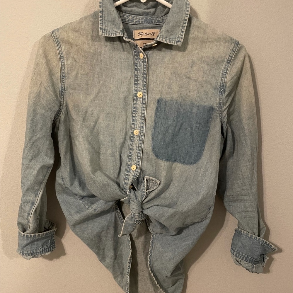 Women’s Madewell denim shrunken chambray button up shirt